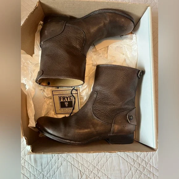 FRYE Melissa Button Zip Short Grey/Brown Leather Ankle Boots, Size 9 - Picture 10 of 16